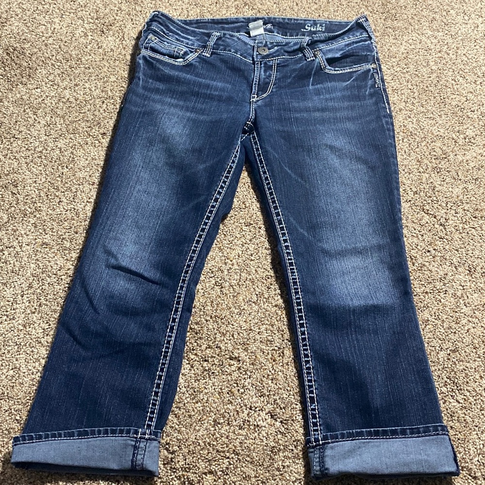 Silver Jean Suki capris. Dark washed.